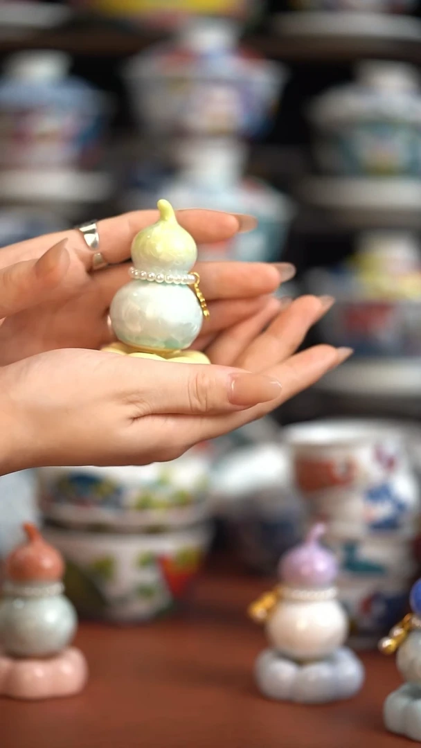 瓷片昨明葫芦摆件鹅黄色（福利价格）