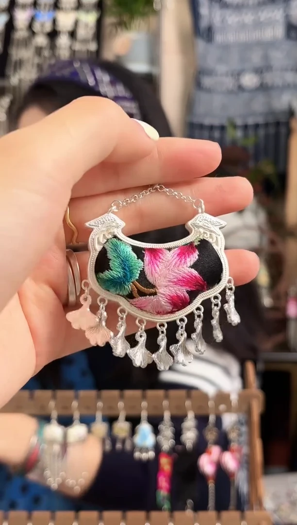 织绣薏***k民族风非遗老绣饰品042