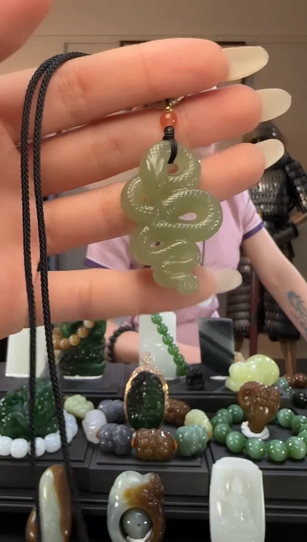 颈饰未镶嵌和田玉晴水巳巳如意吊坠