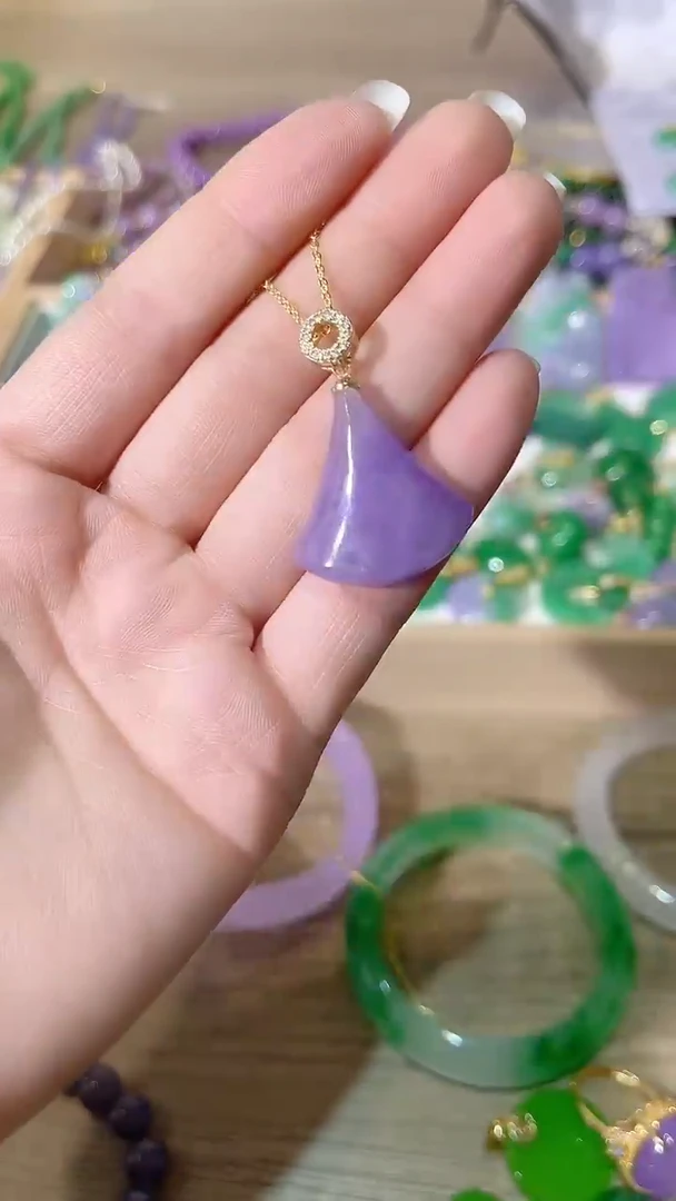 颈饰未镶嵌石英质玉紫裙子