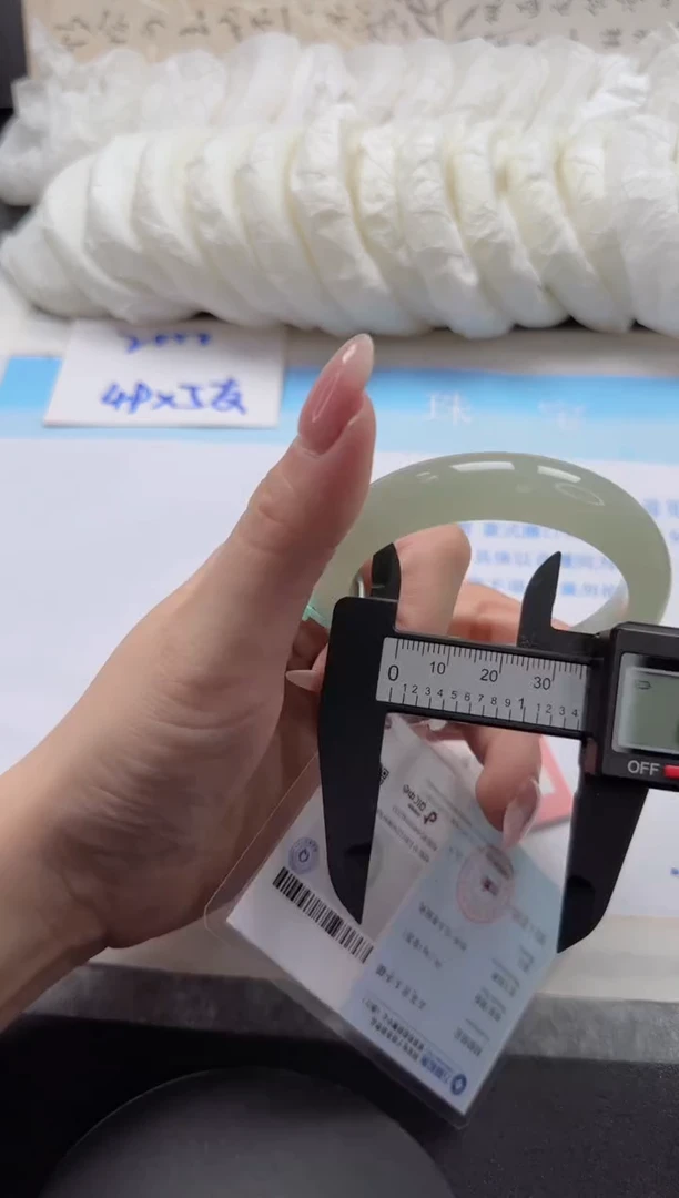 未镶嵌手镯石英质玉207-56.2