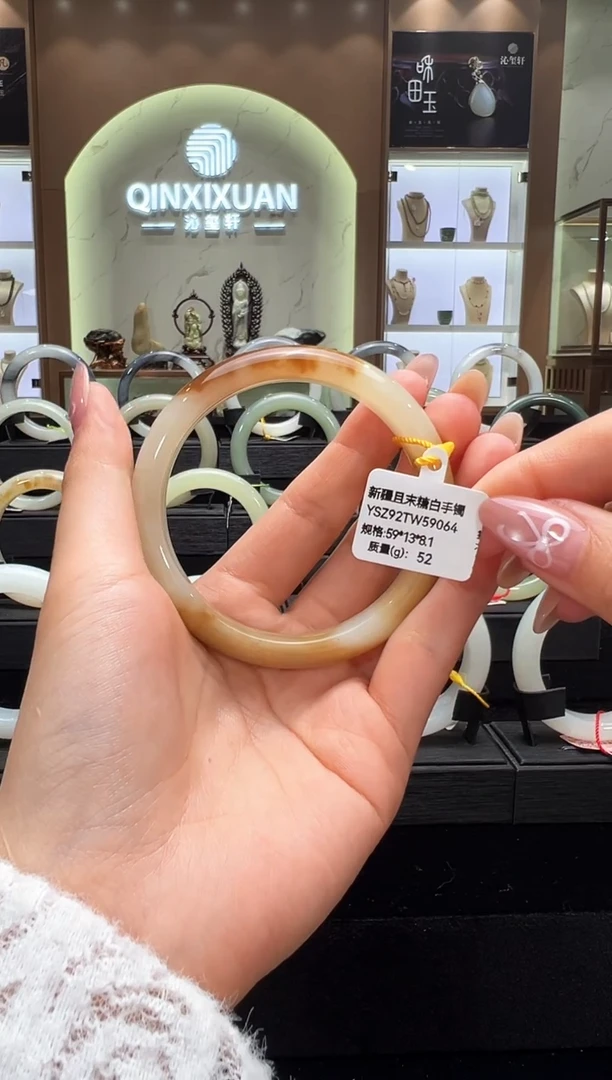 未镶嵌手镯和田玉新疆且末糖白手镯59+