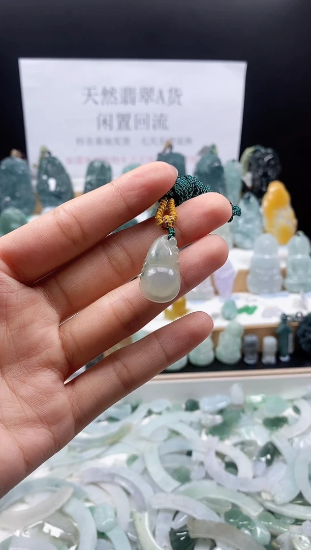 翡翠未镶嵌吊坠(不含链)   18葫芦吊坠