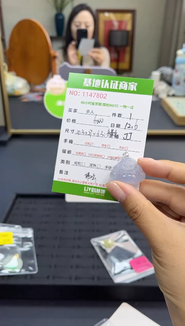 吊坠(不含链)18K金镶嵌翡翠多人