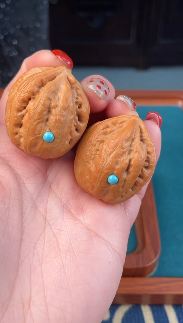 【闪购商品】文玩核桃把件秋子霸王龙三棱