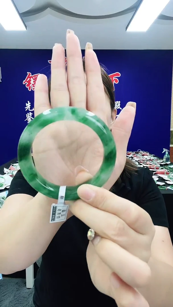 石英质玉（非洲翠）手镯未镶嵌1