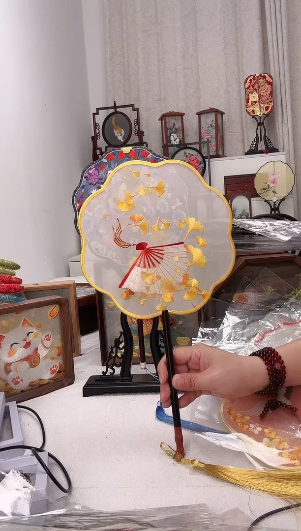 扇子苏绣作品手工团扇