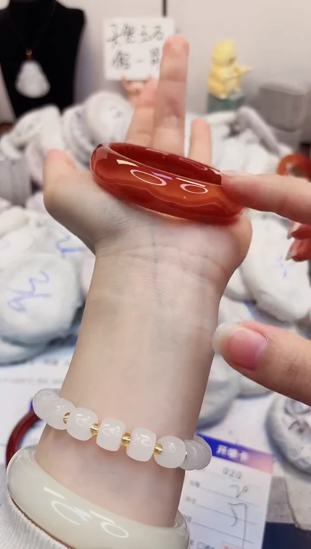 【闪购商品】石英质玉手镯未镶嵌20-玛瑙-圈口57