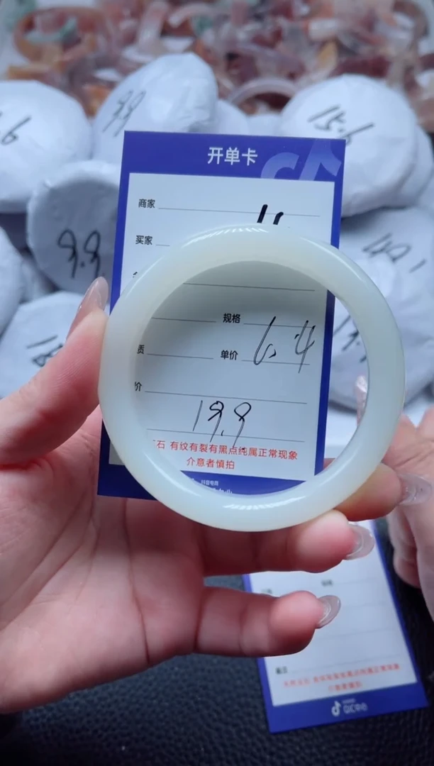 【闪购商品】石英质玉手镯未镶嵌40-60