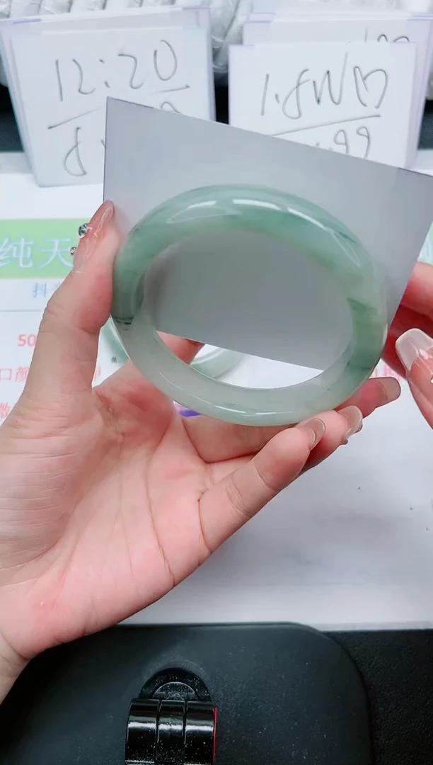 【闪购商品】石英质玉手镯未镶嵌161