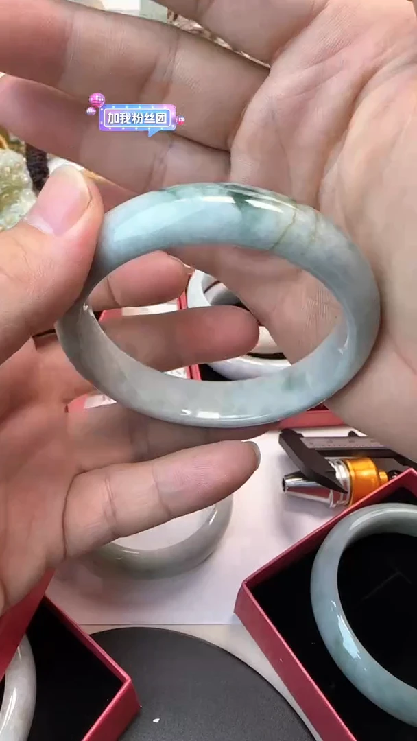 未镶嵌手镯翡翠难**涂天然翡翠