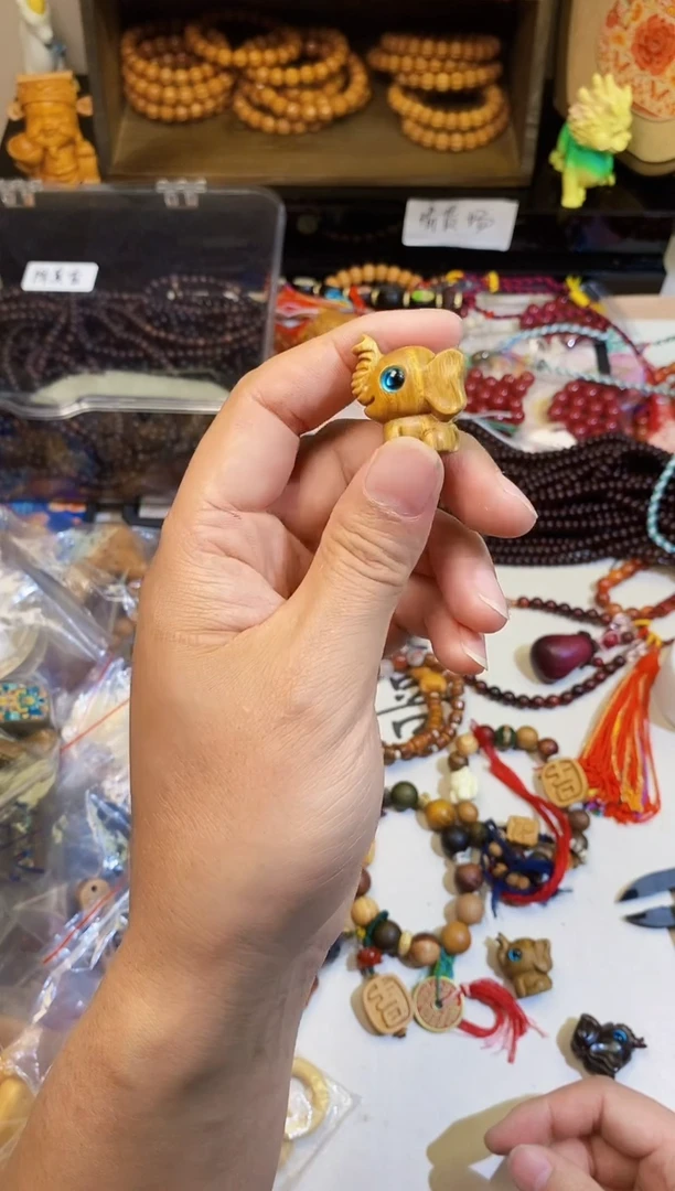 【闪购商品】非洲檀香吊坠绿檀大象