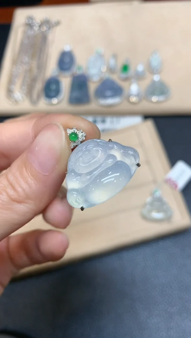 【闪购商品】翡翠吊坠(不含链)18K金镶嵌佛公【无服务费