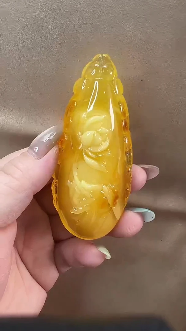 未镶嵌颈饰琥珀吊坠