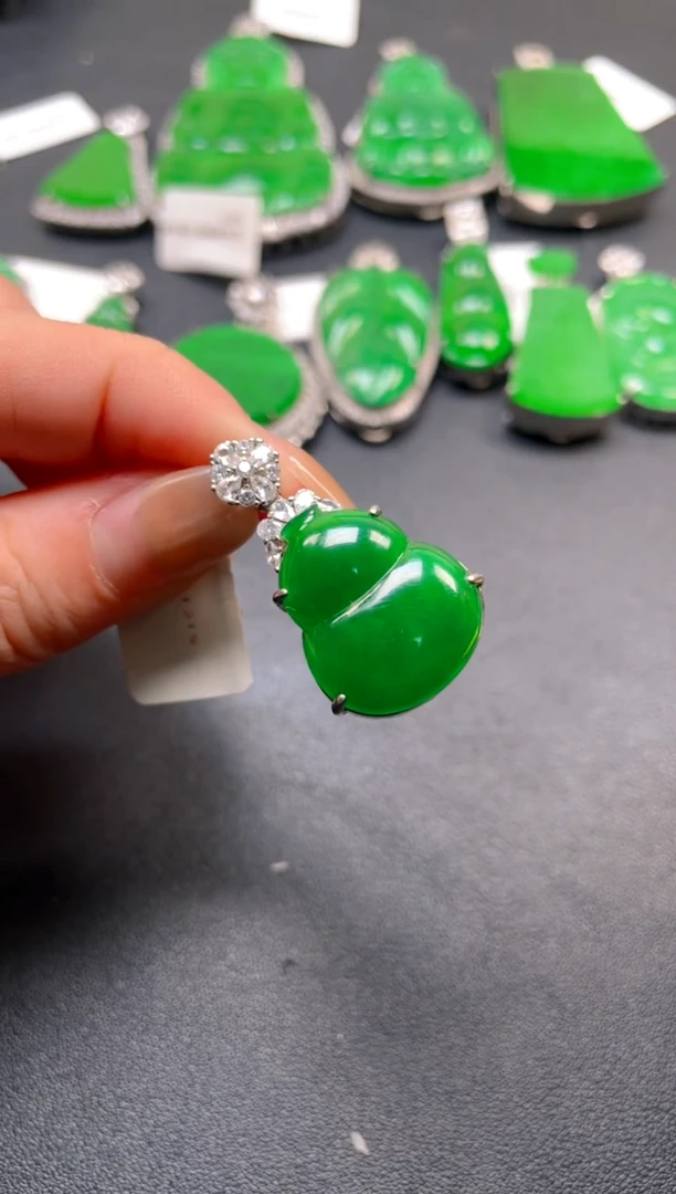 颈饰银S925镶嵌翡翠吊坠