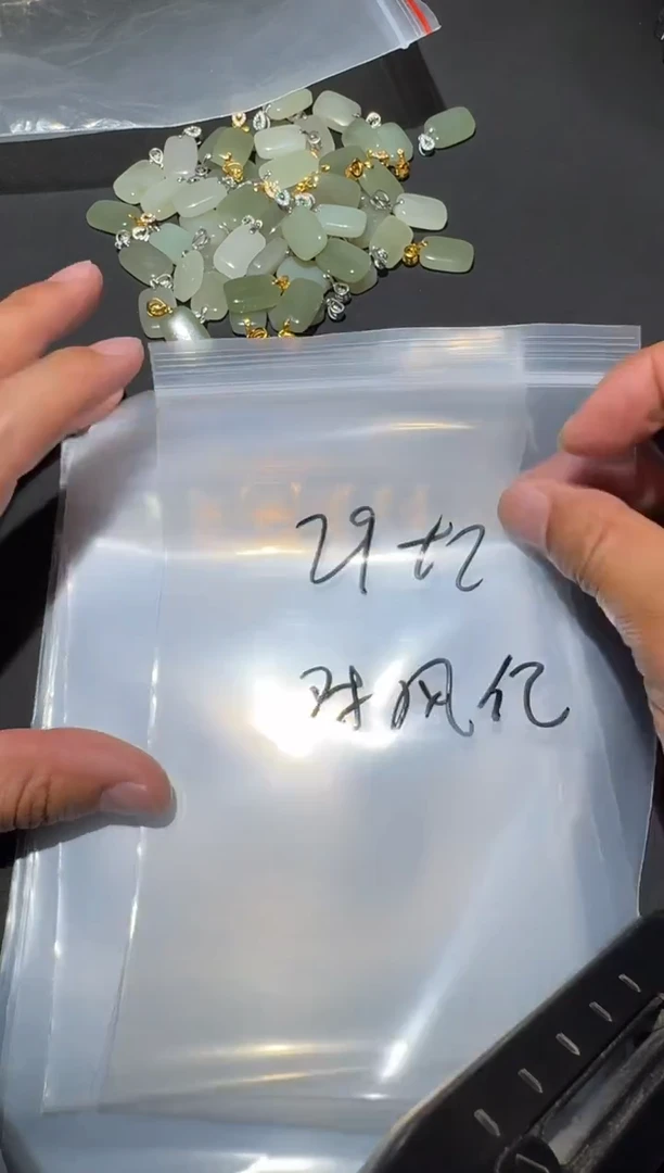 未镶嵌和田玉（糖玉）挂件和田玉