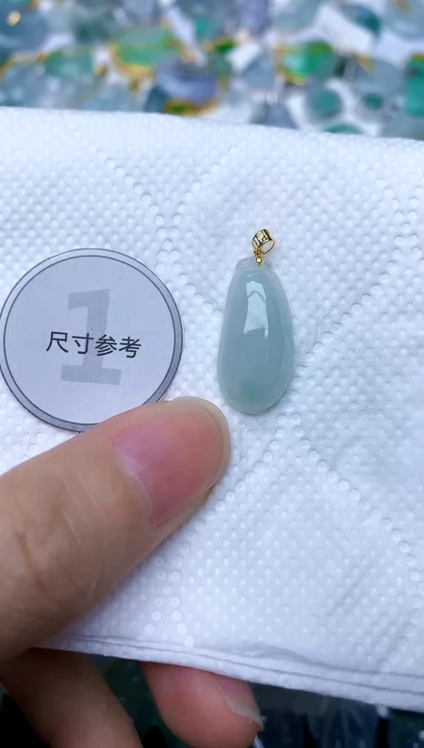 颈饰18K金镶嵌翡翠天然A货翡翠