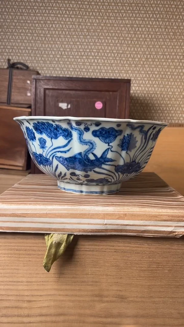 摆件瓷一只精致的鱼藻碗