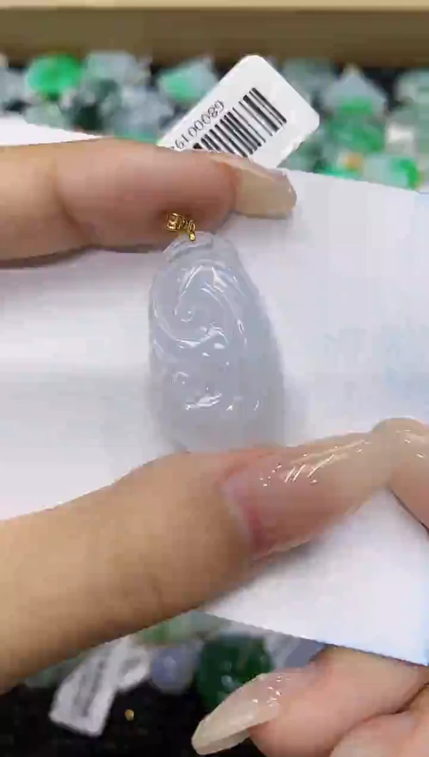 翡翠18K金镶嵌颈饰111111111111