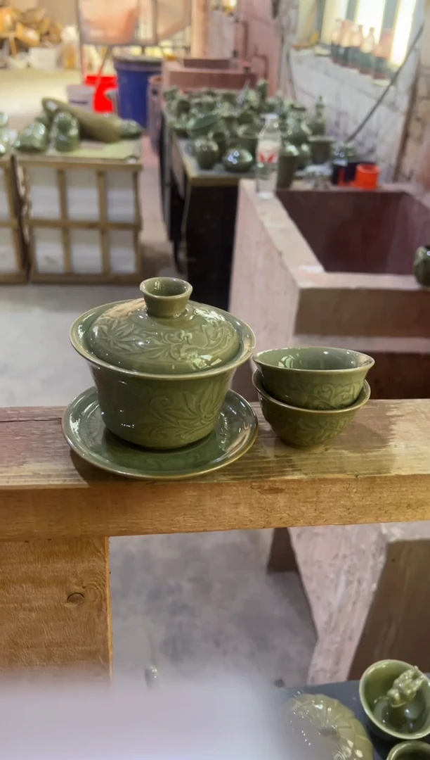 微瑕耀州窑青瓷莲纹三才盖碗+莲纹小杯2