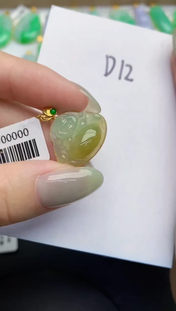 翡翠18K金镶嵌颈饰缅甸天然翡翠A货