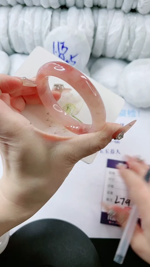 【闪购商品】石英质玉手镯未镶嵌多样性发货L79