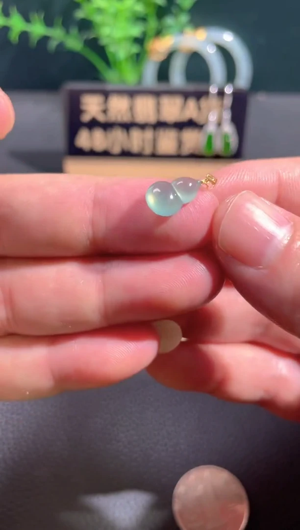 翡翠18K金镶嵌颈饰翡翠