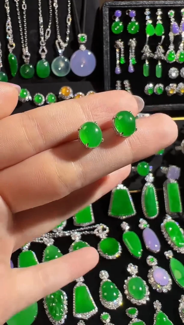 翡翠18K金镶嵌耳饰蛋面耳钉