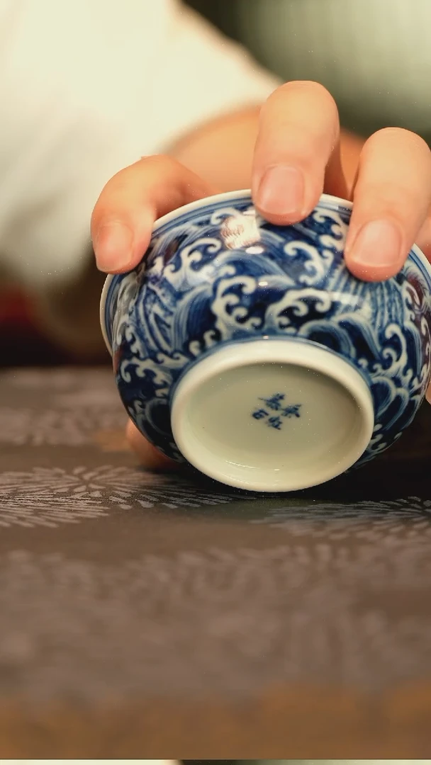 仿明青花江崖海水普洱杯