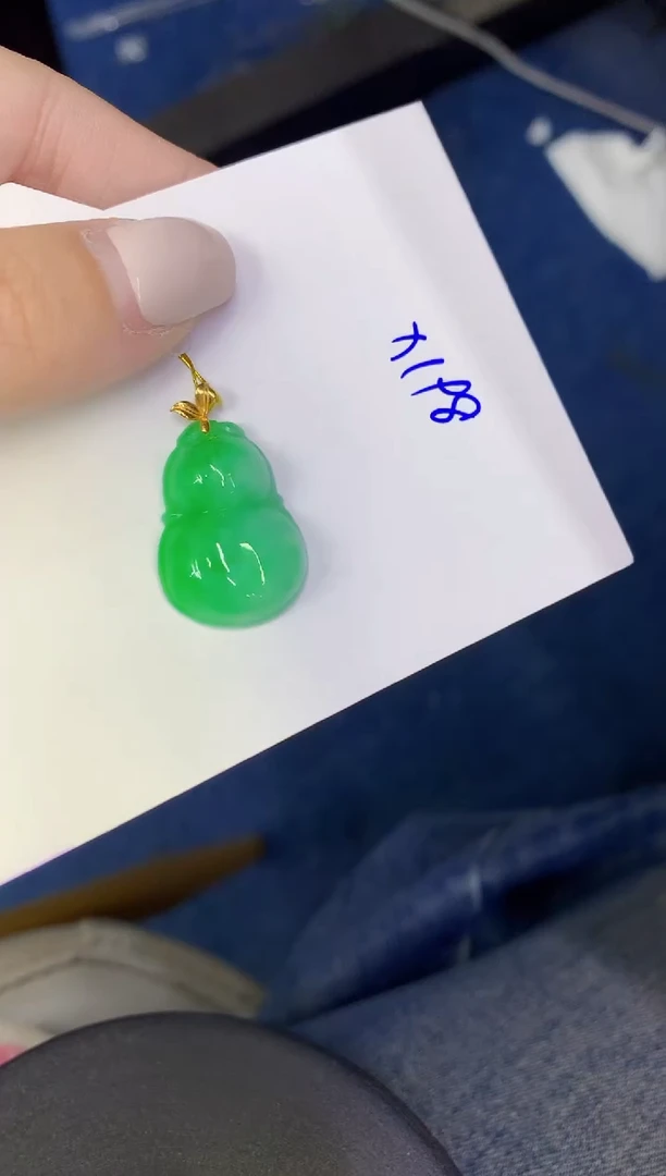 颈饰18K金镶嵌翡翠缅甸天然翡翠A货