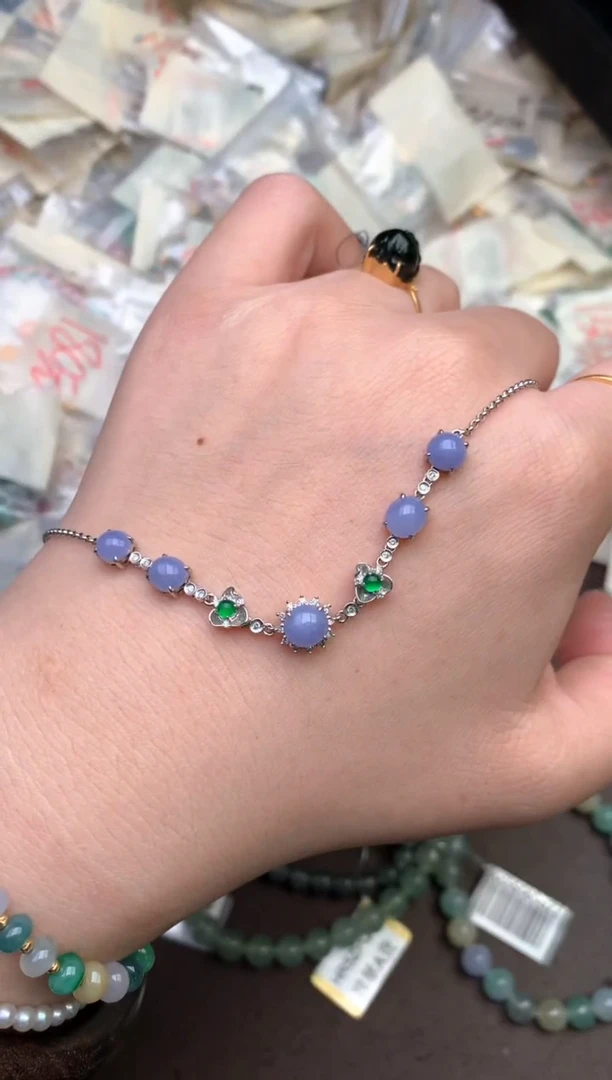 18K金镶嵌挂件翡翠—