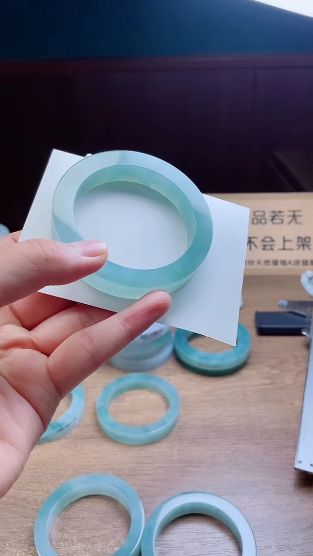 定制翡翠手镯未镶嵌年**余定制