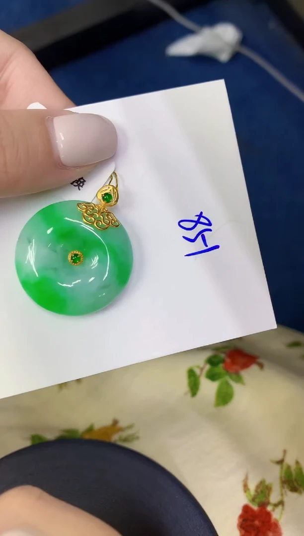 颈饰18K金镶嵌翡翠缅甸天然翡翠A货