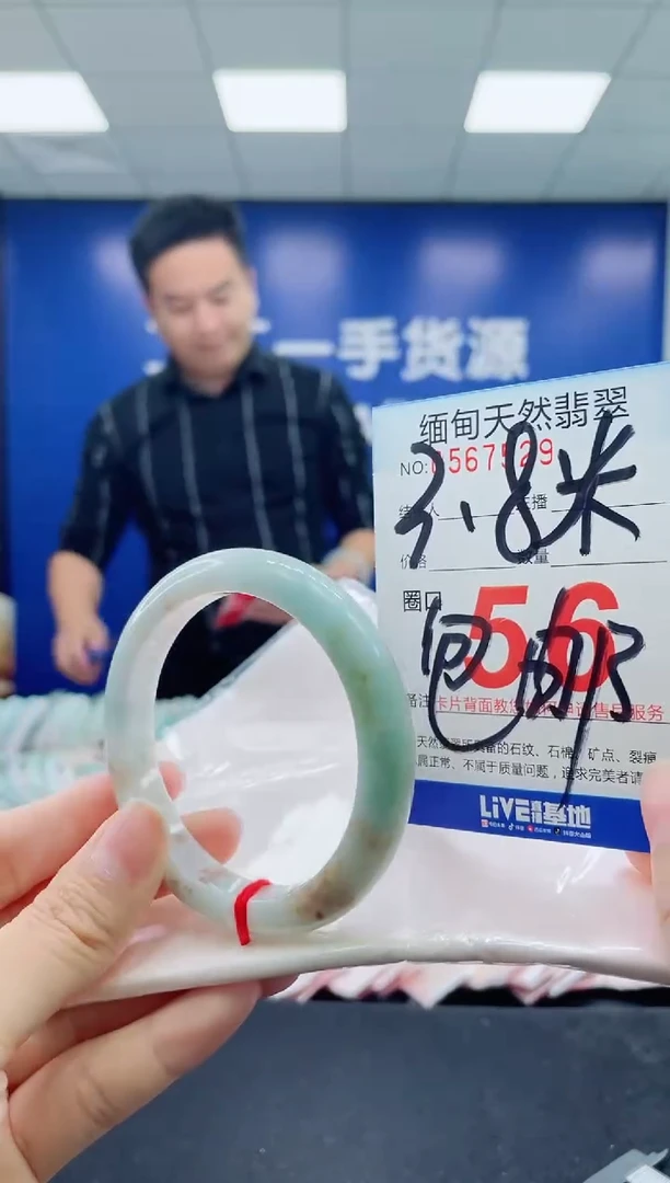 未镶嵌手镯翡翠天然翡翠手镯