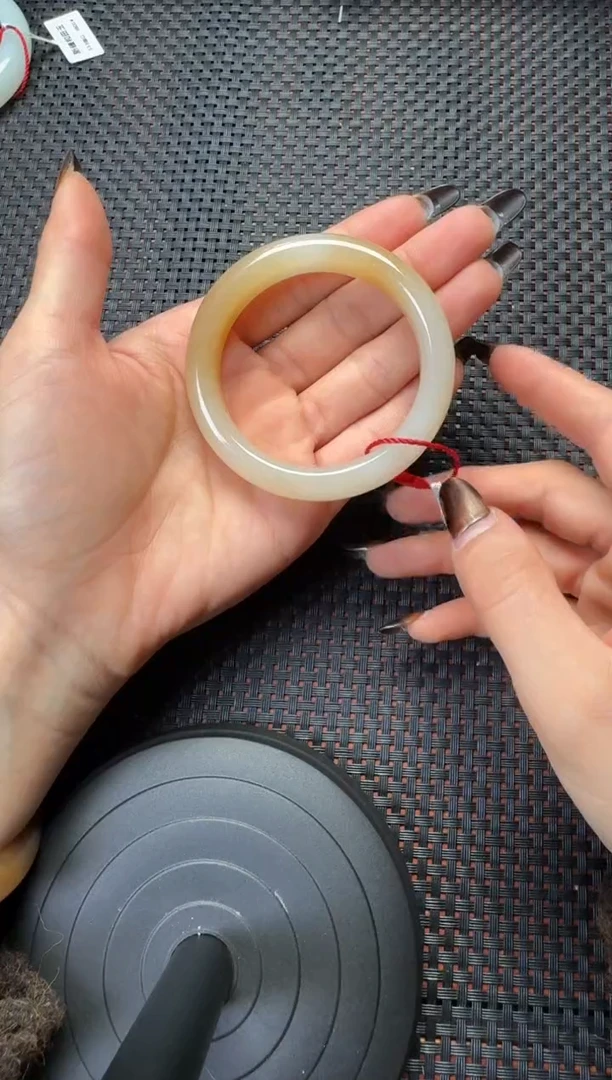 未镶嵌手镯和田玉且末金山糖白手镯