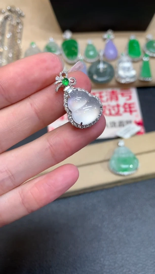 【闪购商品】翡翠颈饰18K金镶嵌葫芦【无服务费】