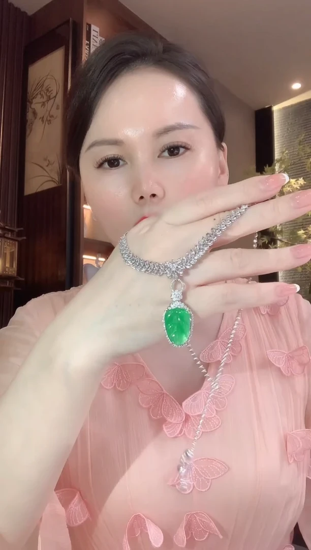 吊坠(不含链)18K金镶嵌翡翠A28