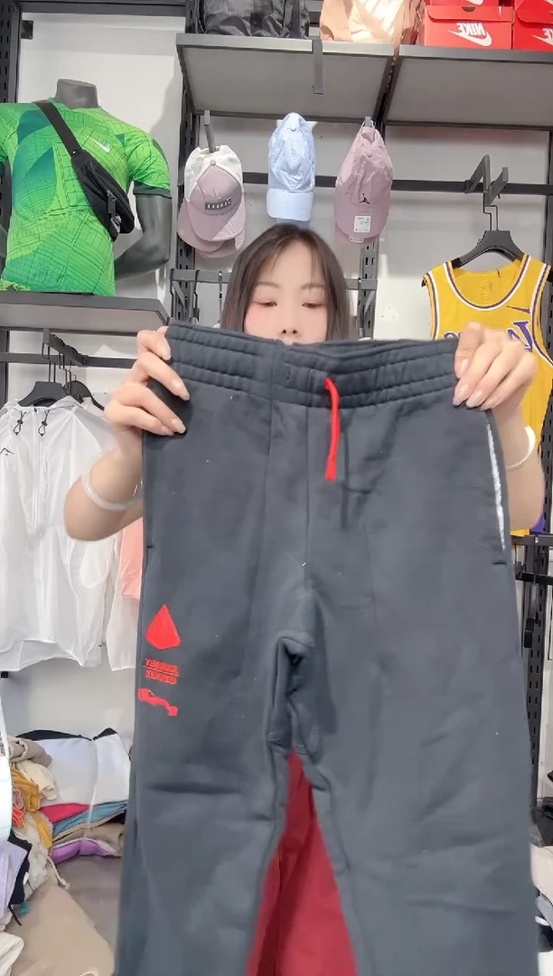 1361  编码 瑕疵款直播间过款为准 尺码 135