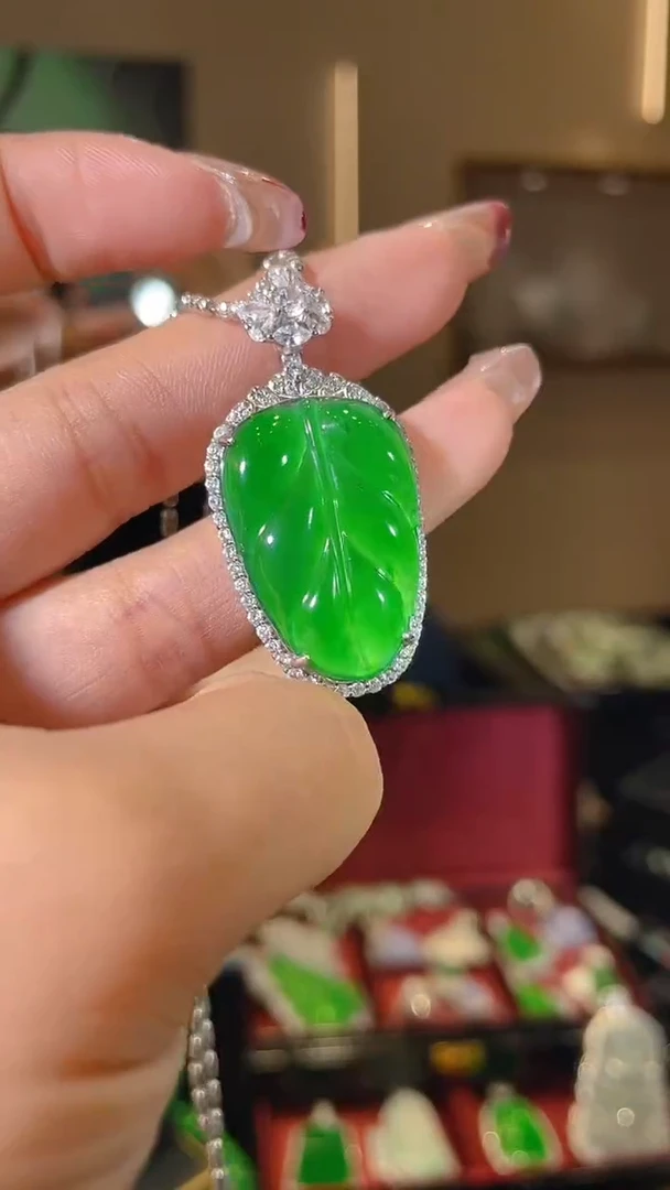 【闪购商品】翡翠吊坠(不含链)银S925镶嵌天然翡翠A货