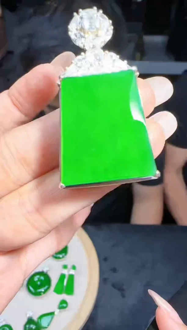 定制翡翠未镶嵌翡翠吊坠219