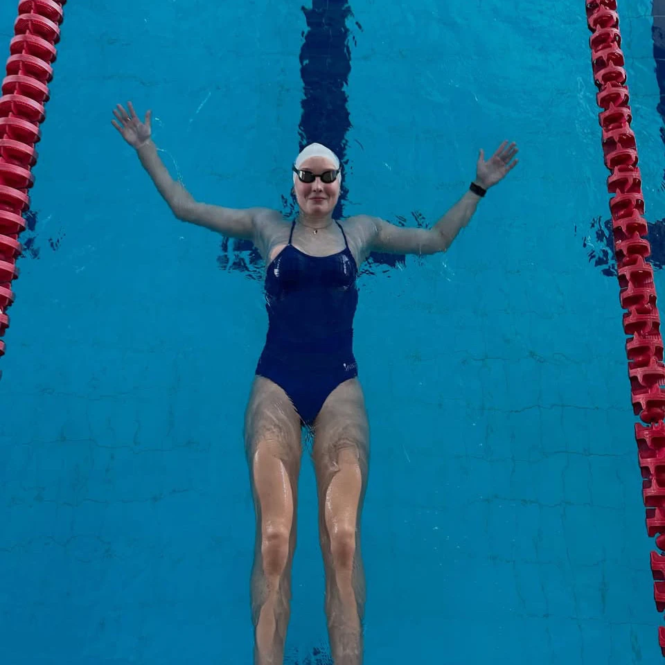 Inviscids轻盈露背性感泳装新款显瘦欧美游泳衣女式遮肉泳衣