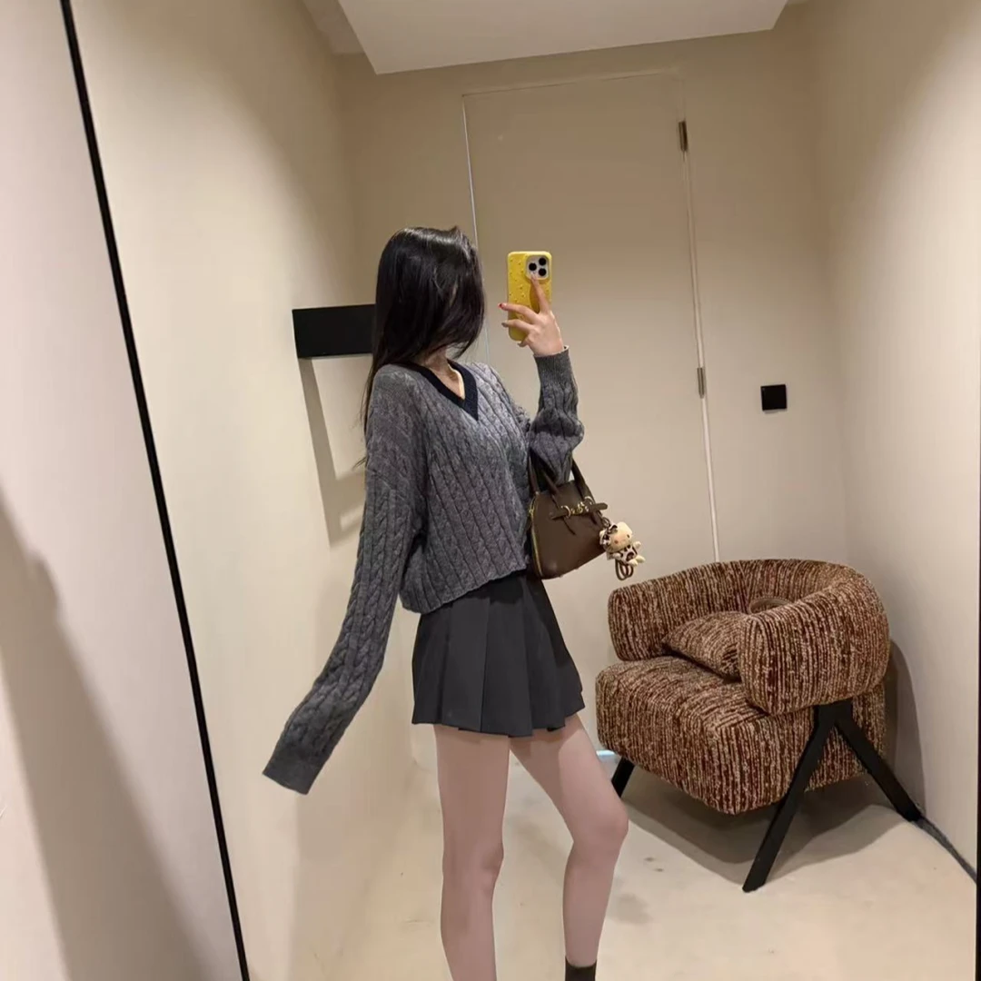 《猪猪出品》百搭气质长袖灰色女装套头毛针织衫V领