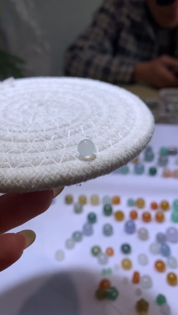 【闪购商品】定制翡翠未镶嵌6.6珠子