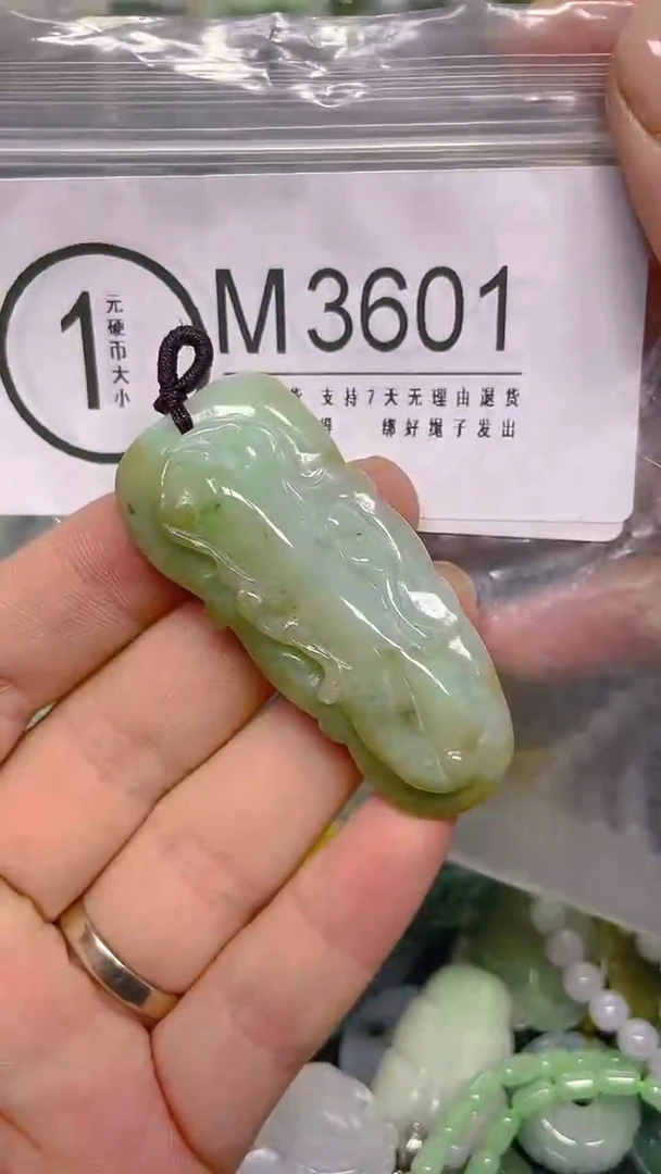 颈饰未镶嵌翡翠/ M /翡翠A货，一件也是批发价