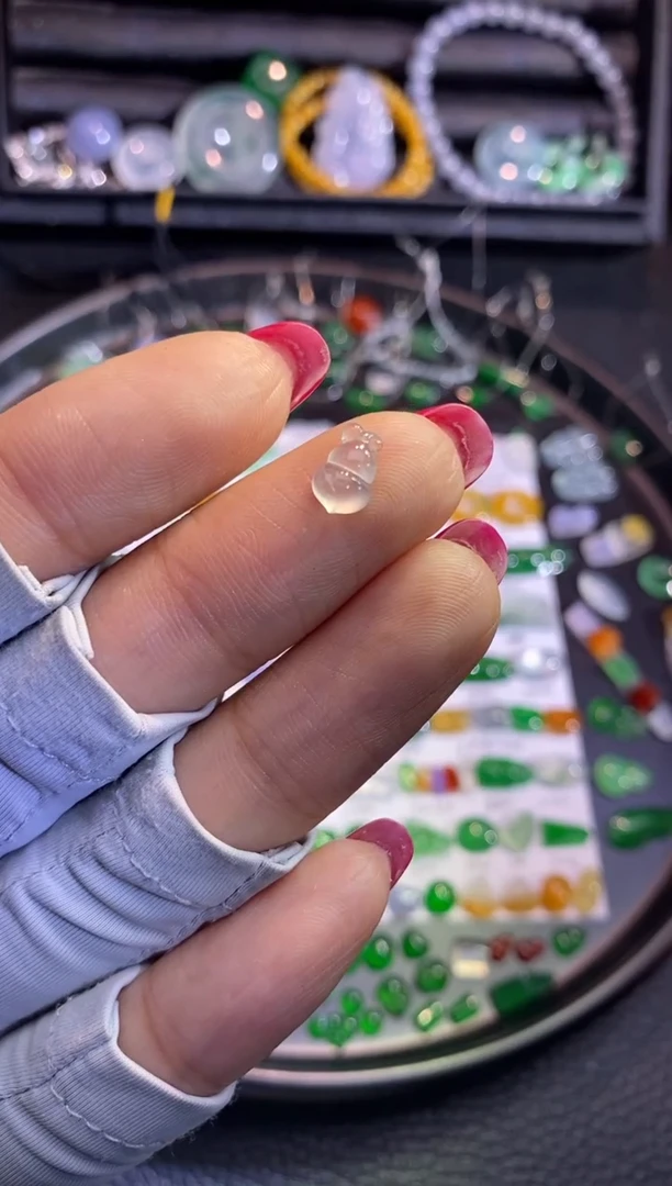 翡翠挂件未镶嵌葫芦