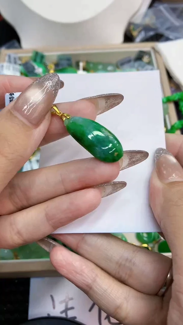 颈饰未镶嵌翡翠1