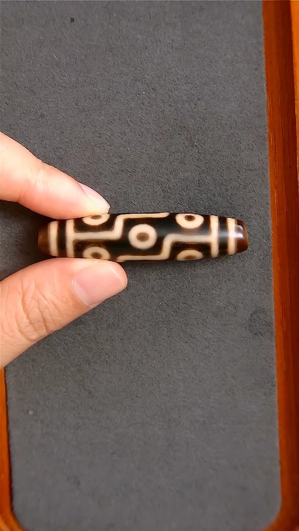 未镶嵌玛瑙/玉髓珠宝半成品上肯九眼天珠有水线13*54