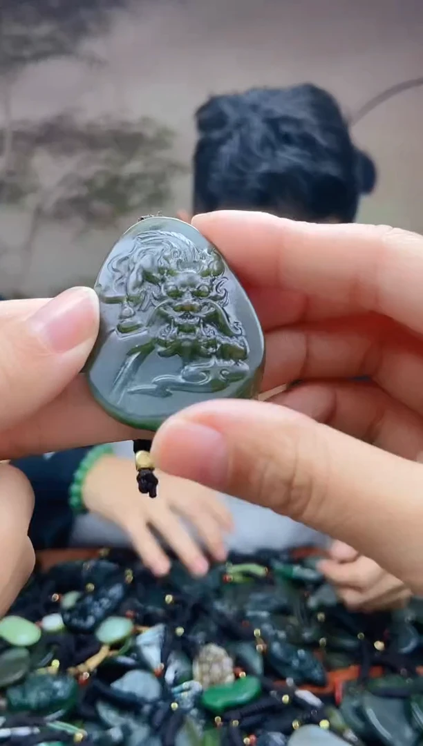 颈饰未镶嵌和田玉1