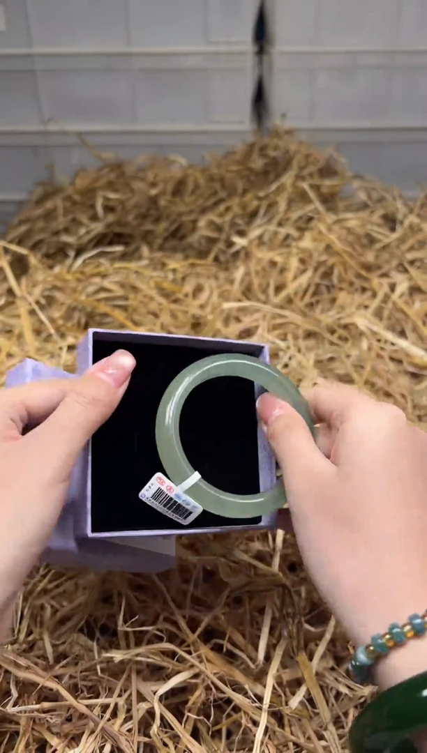 未镶嵌手镯石英质玉D3014