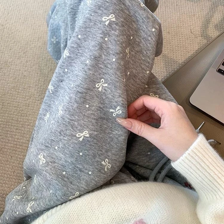 商场专柜女装！慵懒风灰色蝴蝶结印花加绒卫裤女2024冬季新款直筒